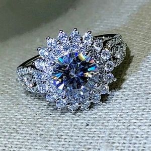 Elegant Crystal Sunflower .925 Silver Ring